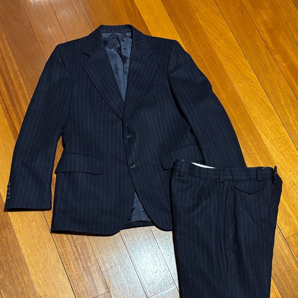 Vintage mens 2 piece wool pinstripe Don Robbie suit